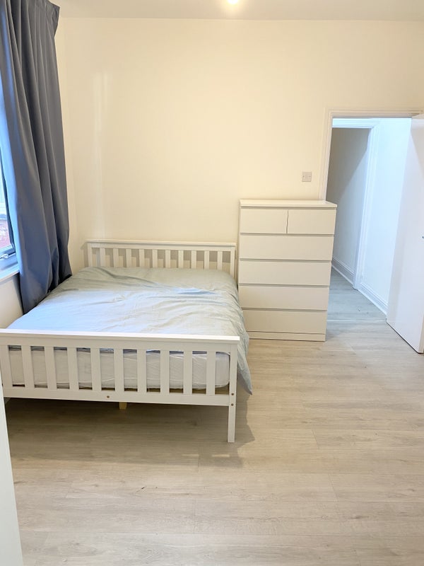 Room Moss Lane East in Manchester