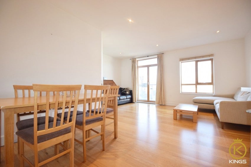 Flat Sydenham Road in Guildford