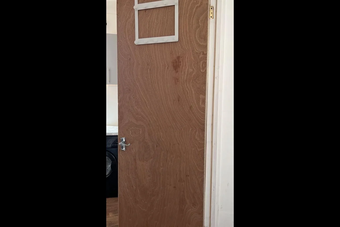 Flat Hardwicke Road in Greater London