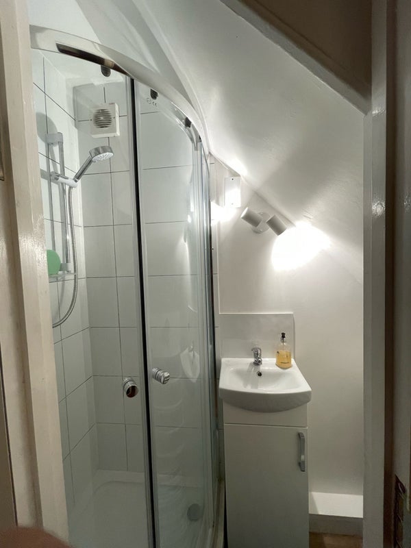 Room Pencraig Way in Greater London