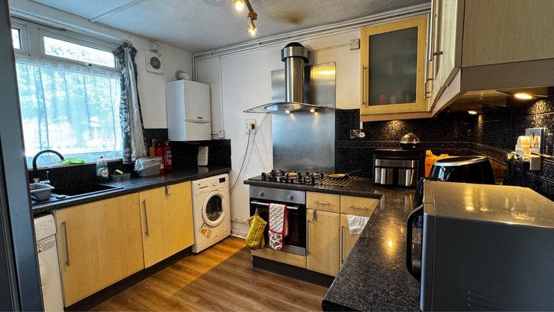 Room Pencraig Way in Greater London