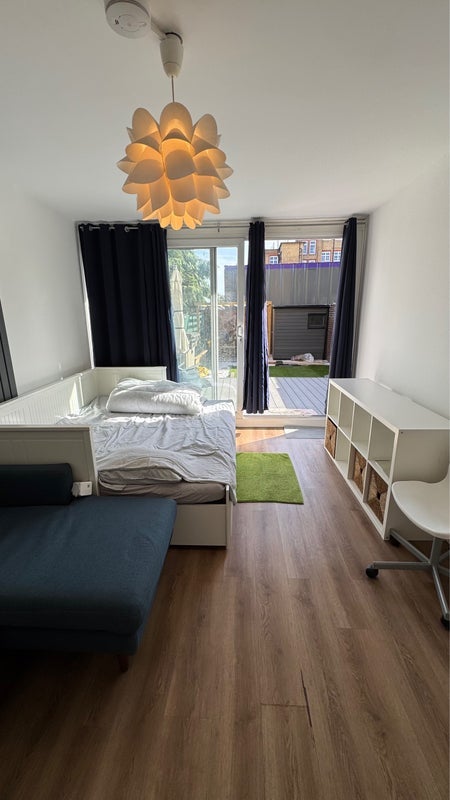 Room Pencraig Way in Greater London