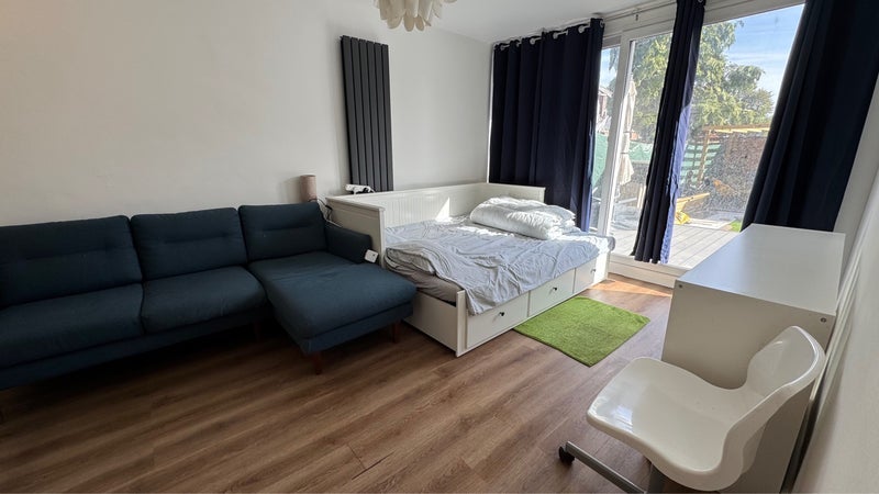 Room Pencraig Way in Greater London