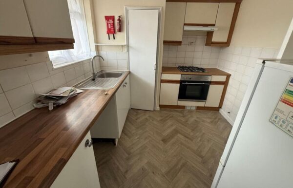 Flat Rose Lane in Greater London