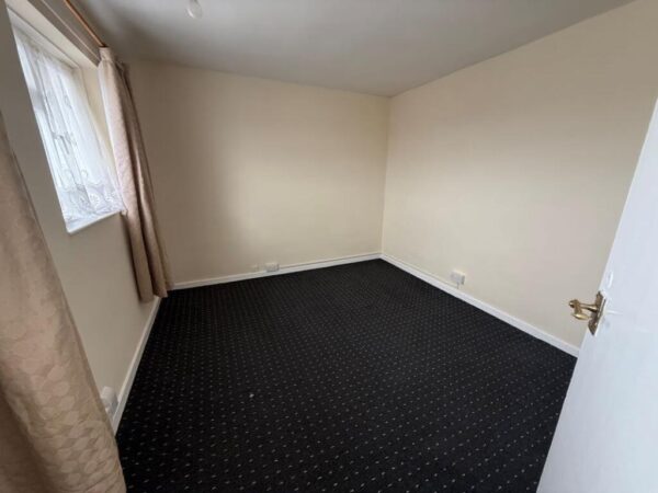 Flat Rose Lane in Greater London