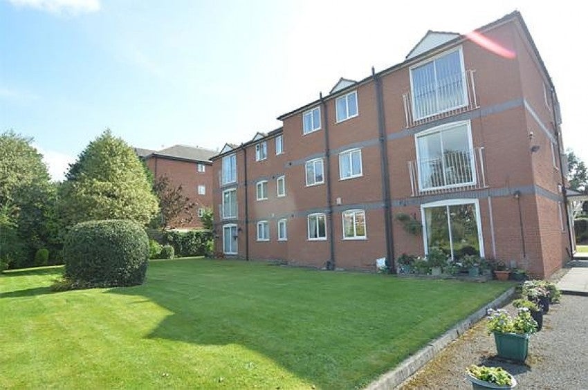 Flat Northenden Road in Trafford