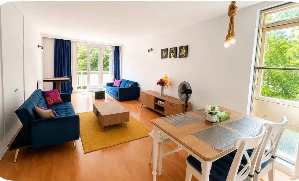 Flat Upper Richmond Road in Greater London