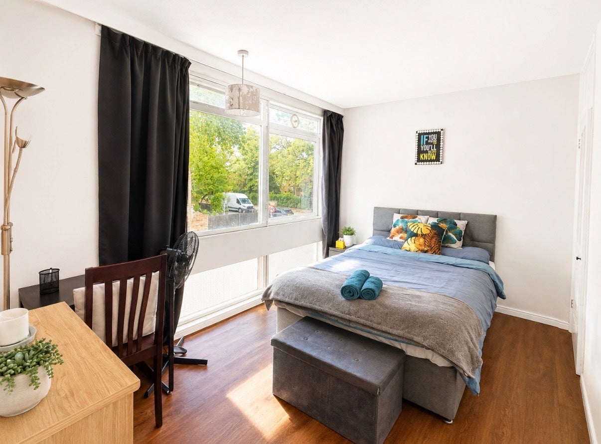 Flat Upper Richmond Road in Greater London