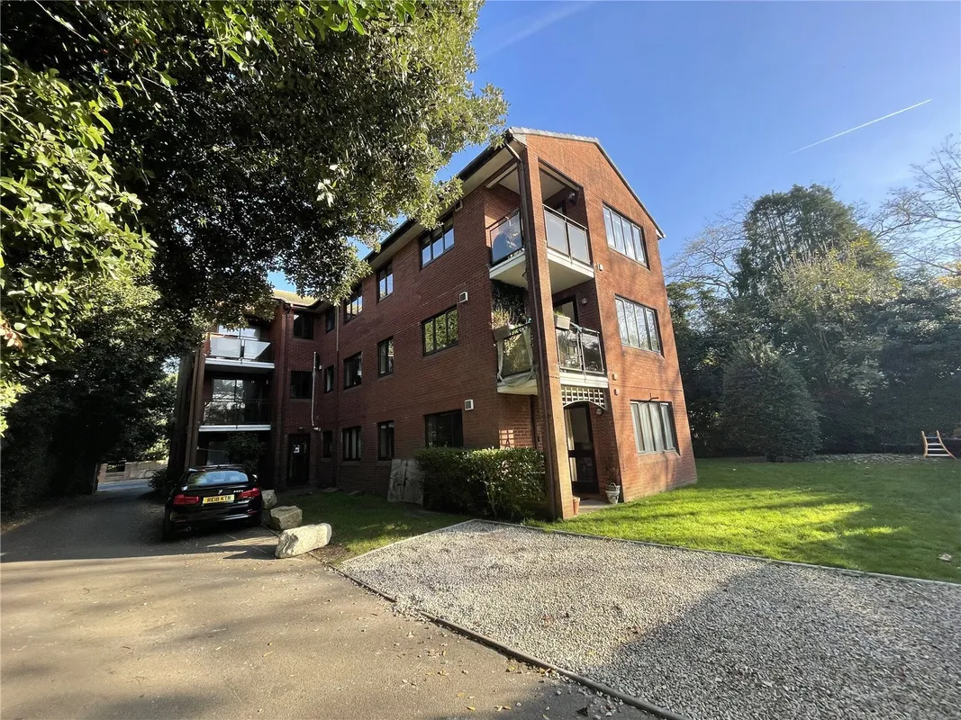 Flat Wellington Road in Bournemouth