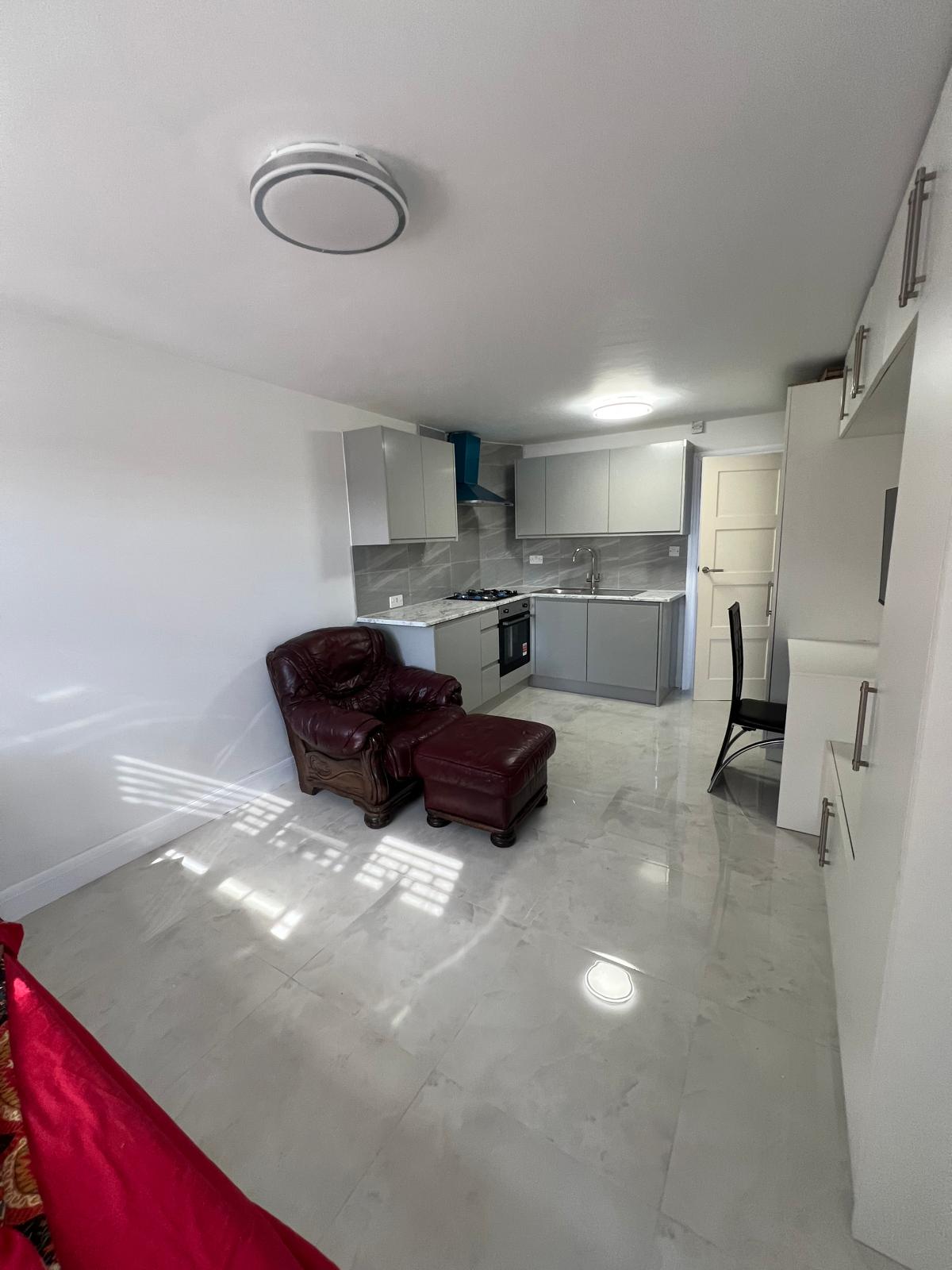 Flat Wakefield Gardens in Greater London