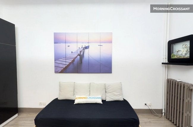 Flat Rue Firmin Gillot in Paris