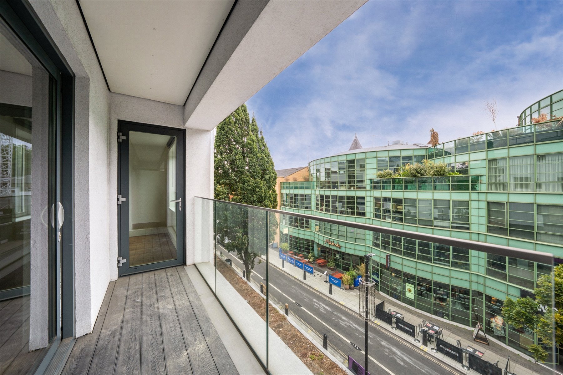 Flat Jamestown Road in Greater London