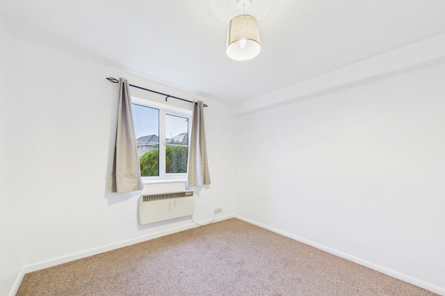 Flat Laird Court in Surrey Heath