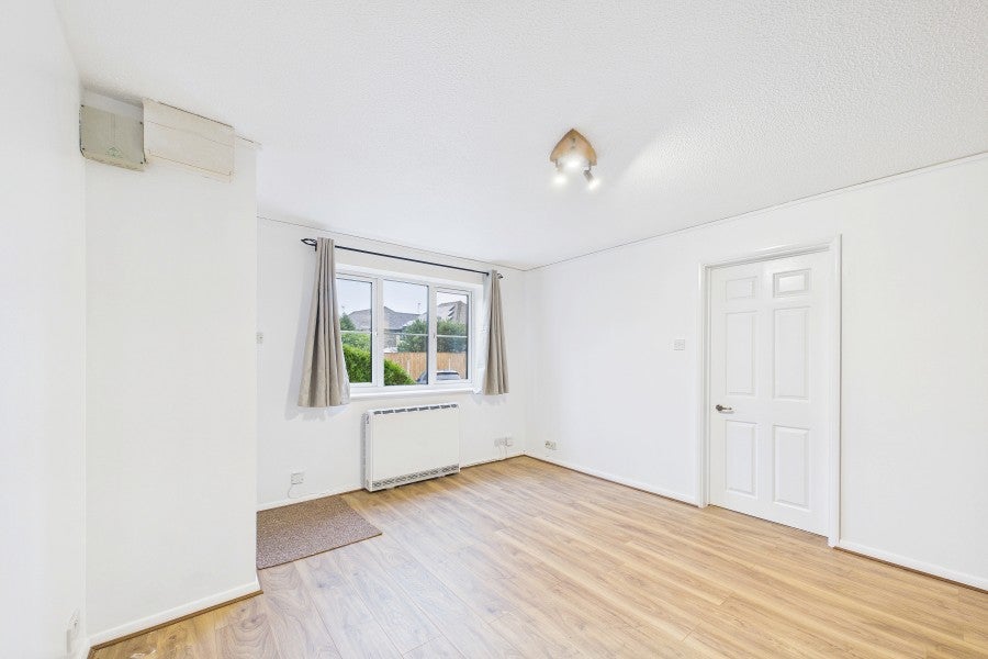 Flat Laird Court in Surrey Heath