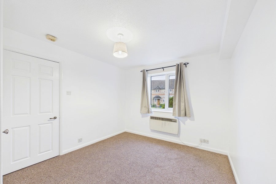 Flat Laird Court in Surrey Heath