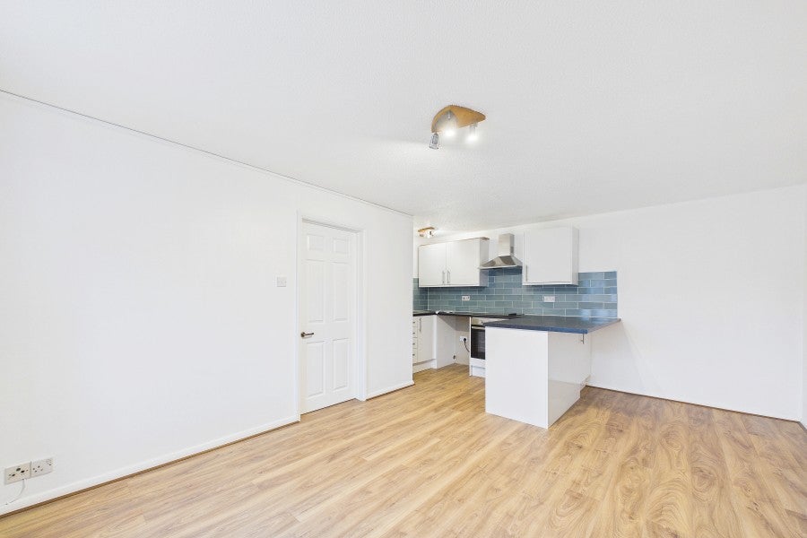 Flat Laird Court in Surrey Heath
