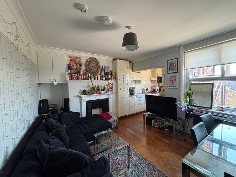 Room Streatham High Road in Greater London