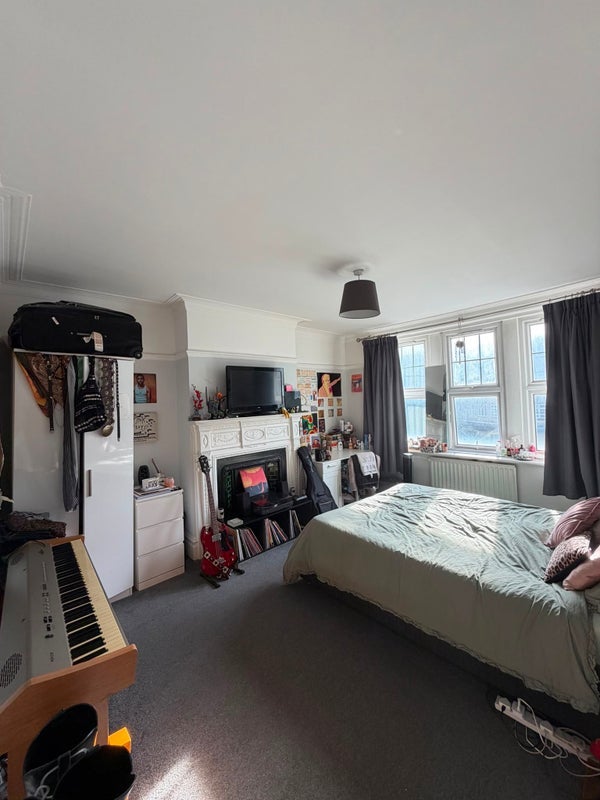 Room Streatham High Road in Greater London