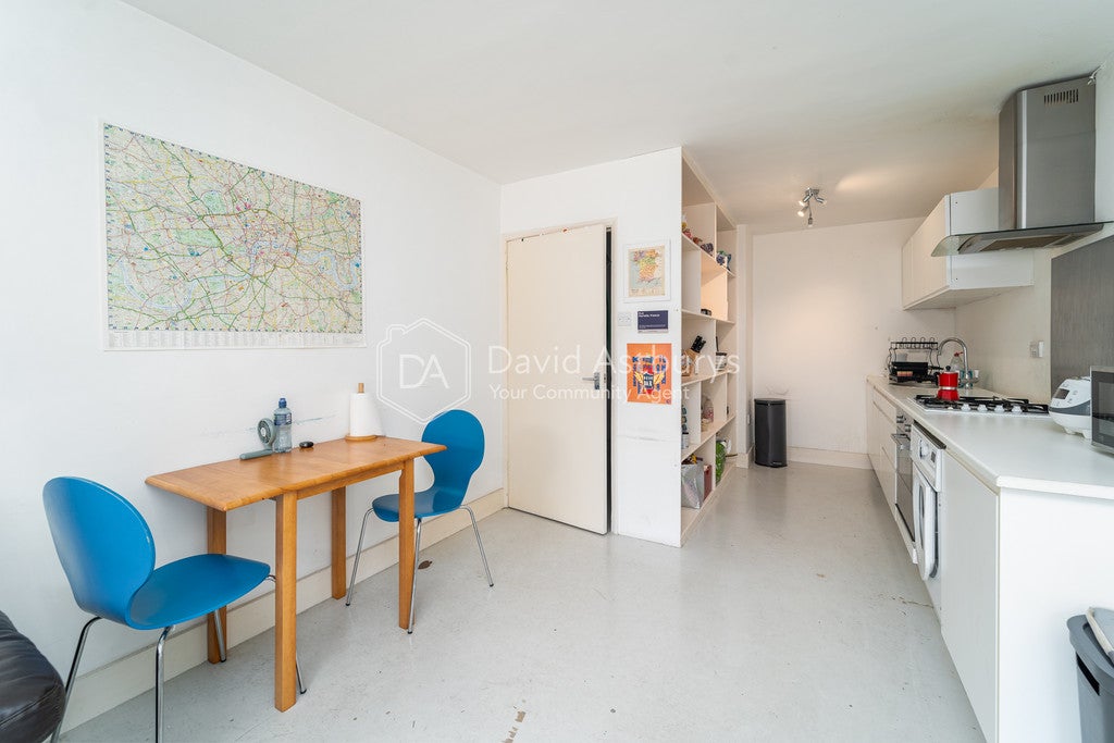 Flat Elia Mews in Greater London