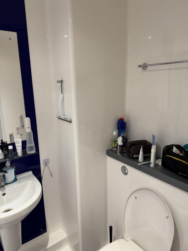 Room High Street in Greater London
