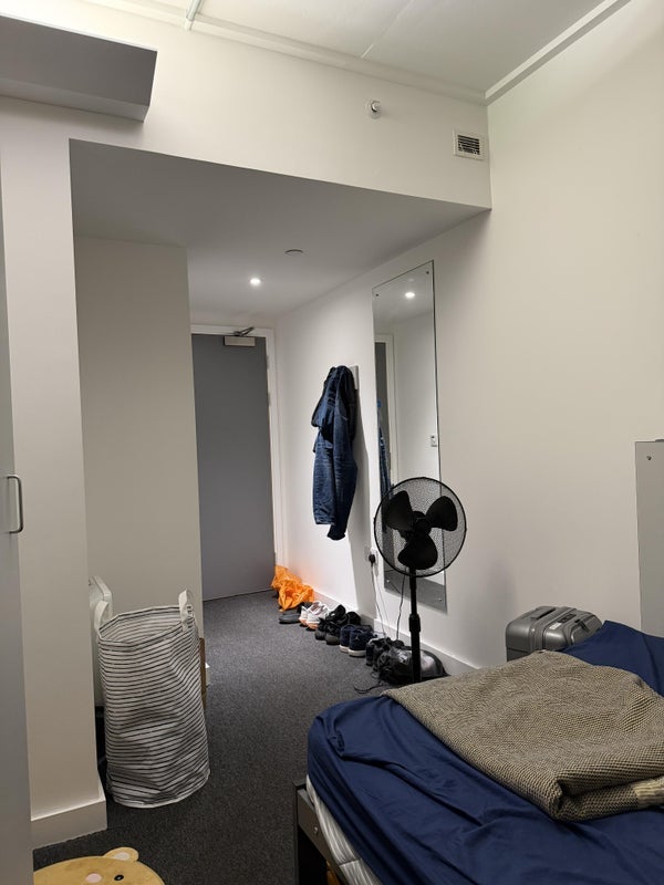 Room High Street in Greater London