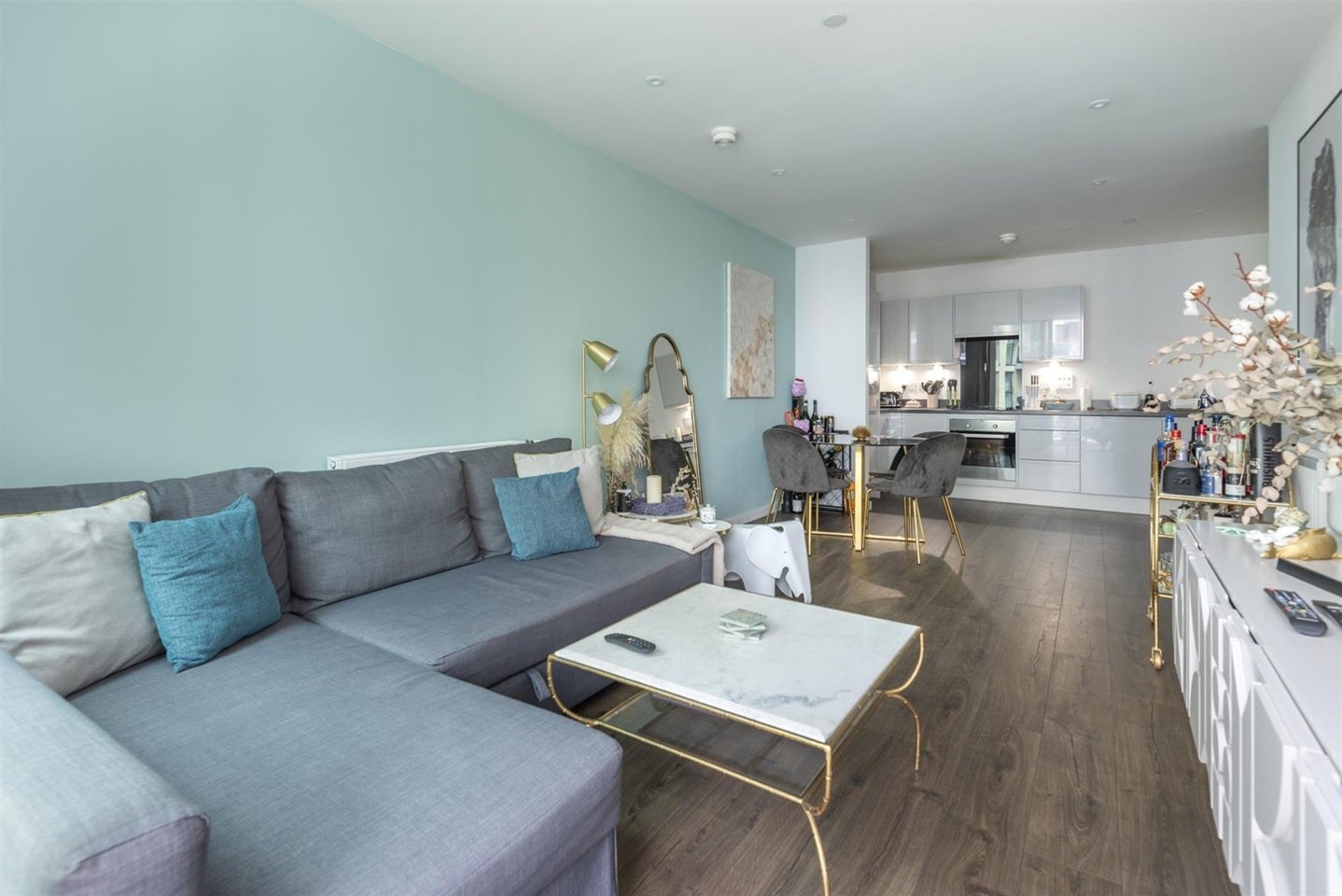Flat Bridle Mews in Greater London