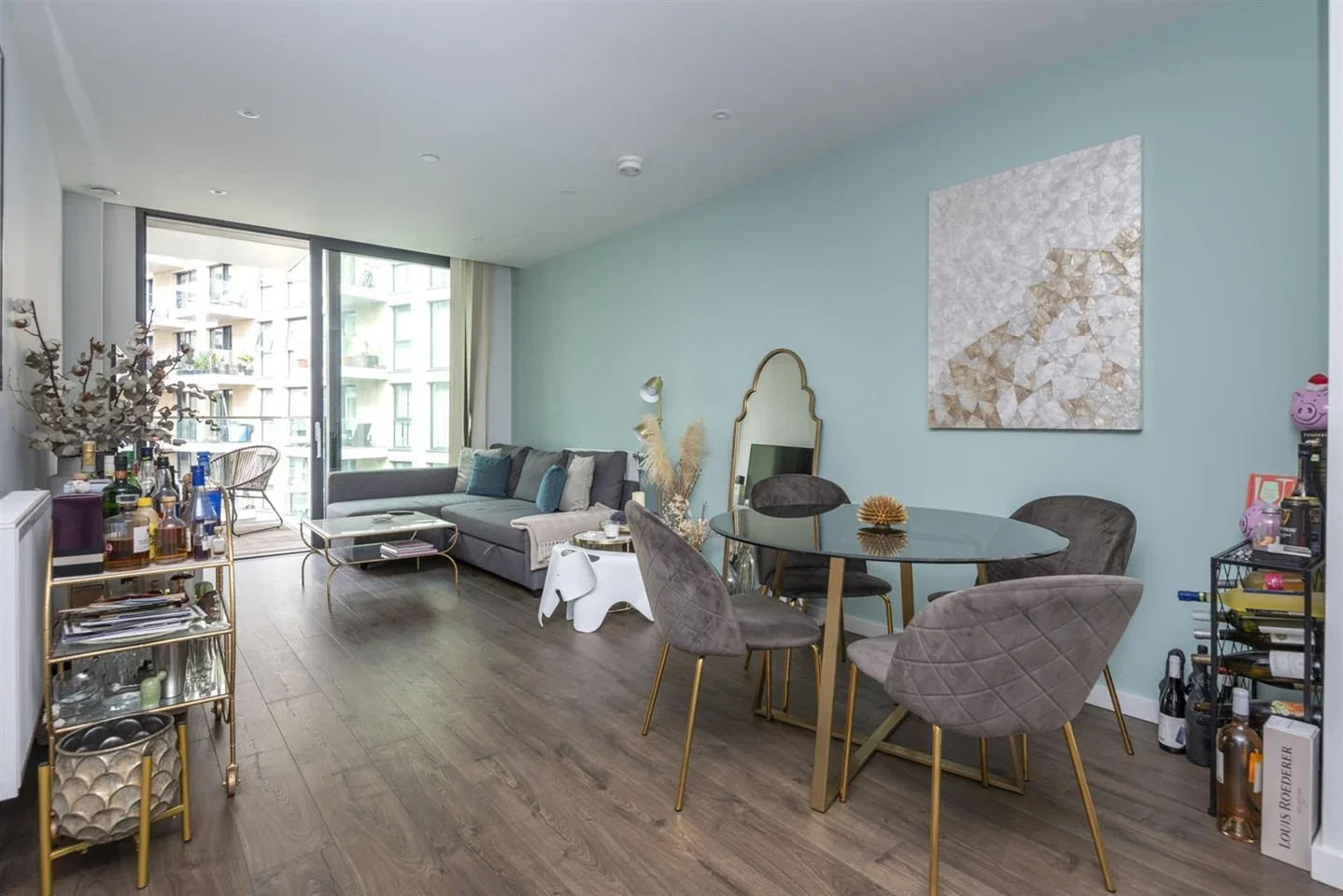 Flat Bridle Mews in Greater London