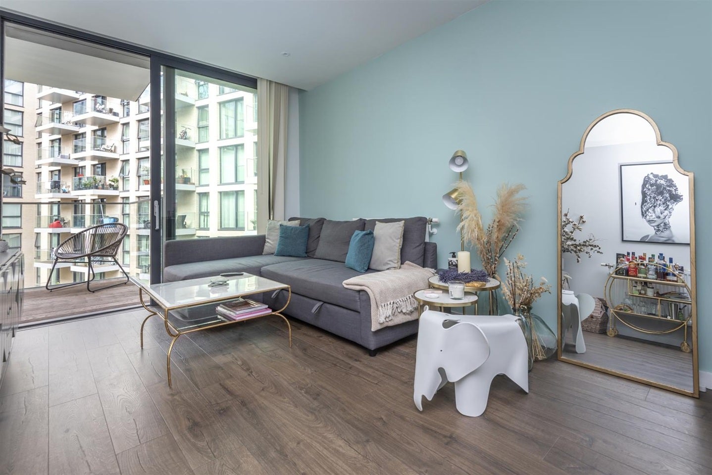 Flat Bridle Mews in Greater London