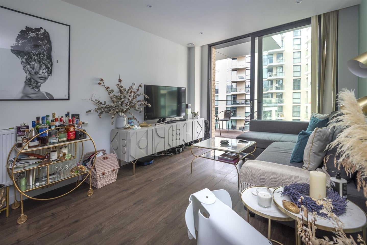 Flat Bridle Mews in Greater London