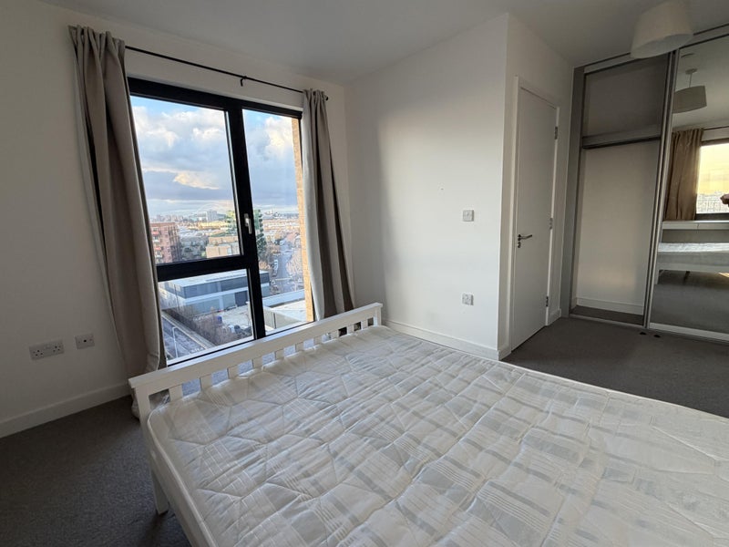 Room Acton Lane in Greater London