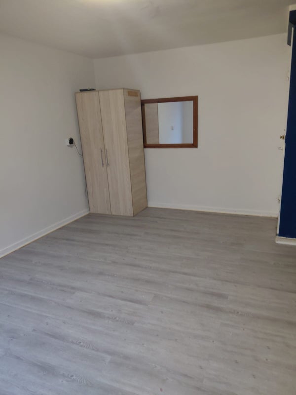 Room Oakfield Road in Greater London