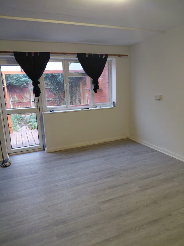Room Oakfield Road in Greater London