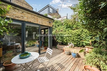 Flat Ambergate Street in Greater London