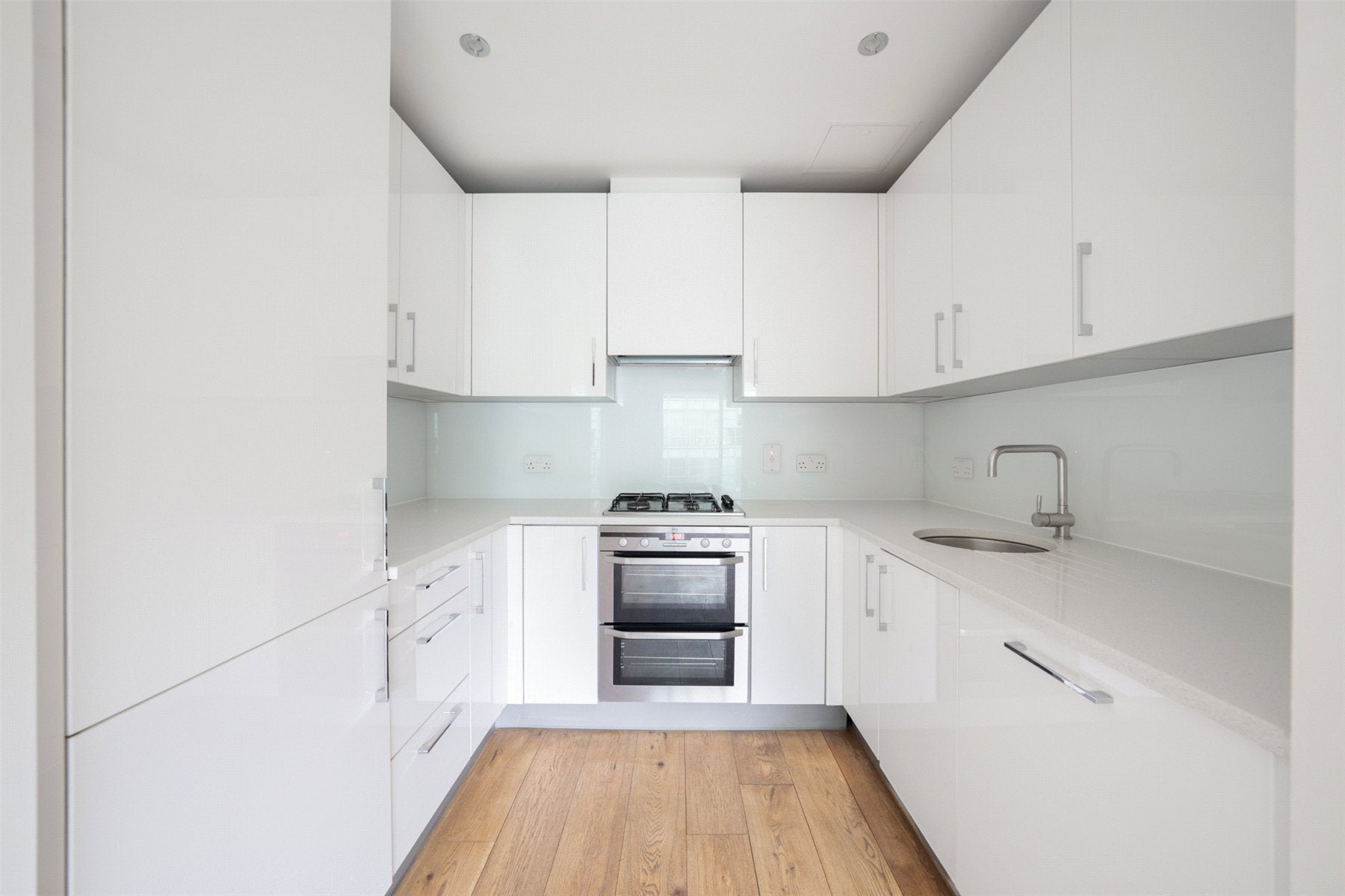 Flat Jamestown Road in London