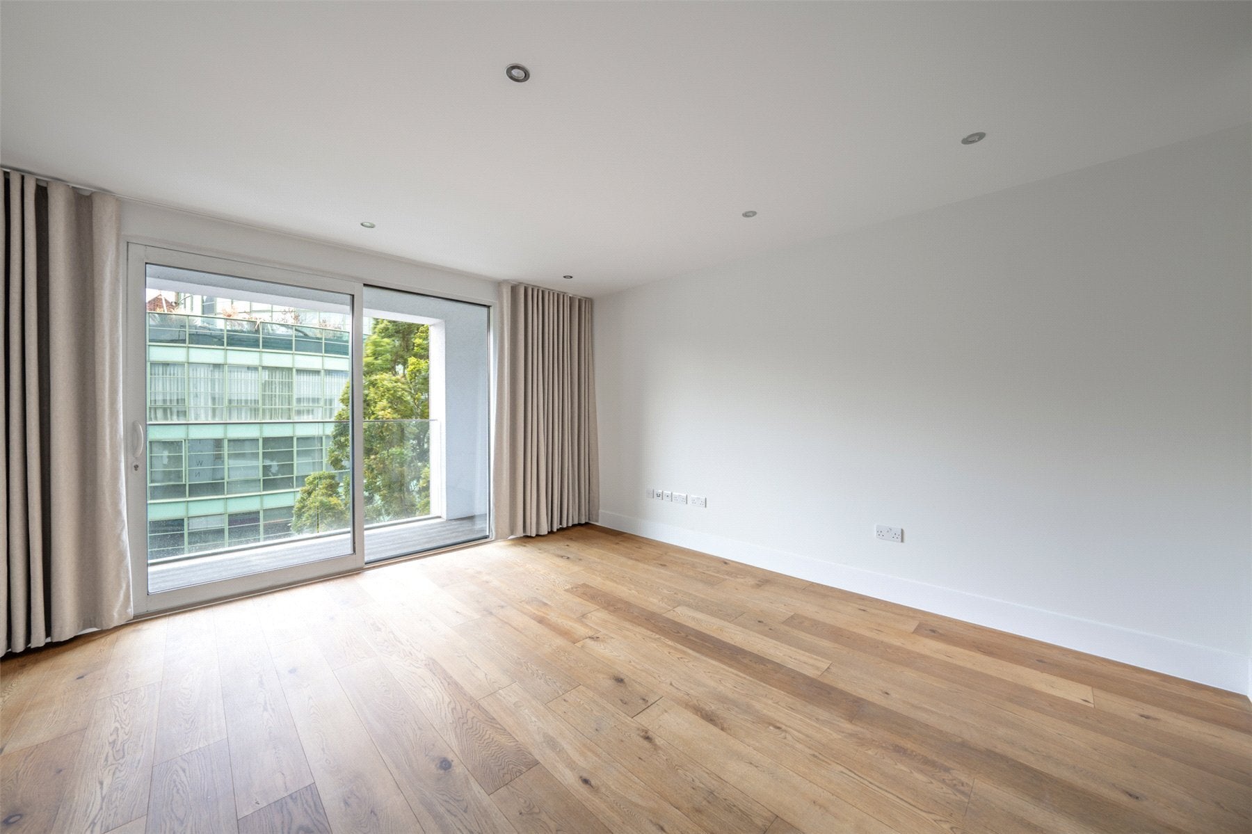 Flat Jamestown Road in London