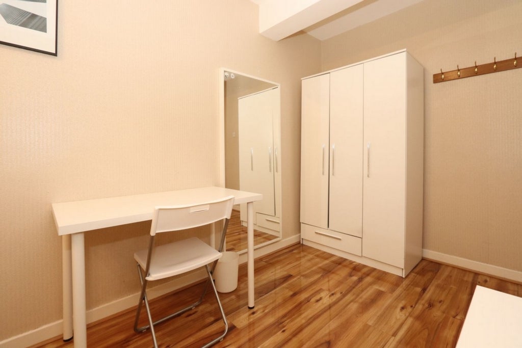 Room Globe Road in Greater London