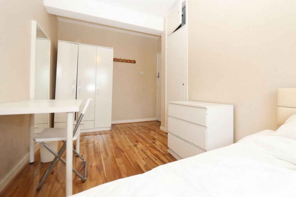 Room Globe Road in Greater London