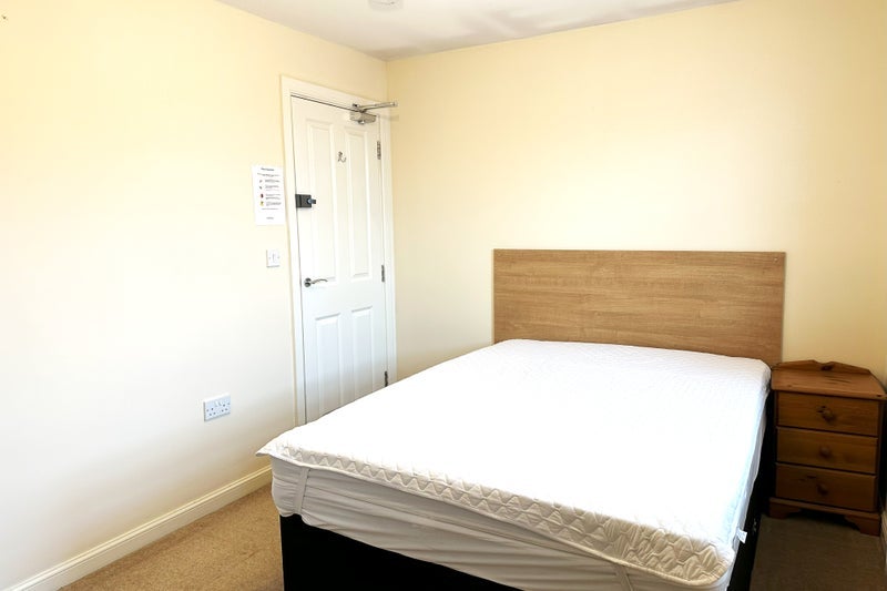 Room Brand Road in Rugby