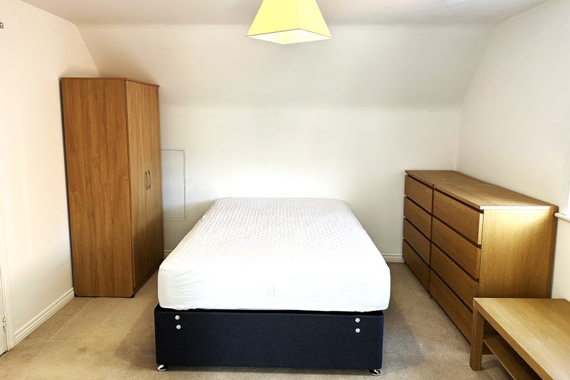 Room Brand Road in Rugby