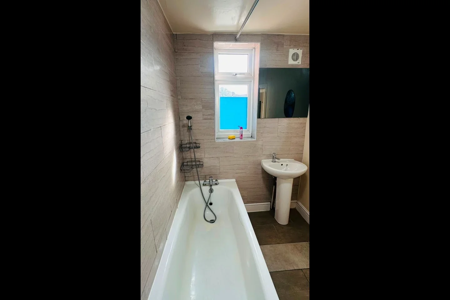 Flat Becontree Avenue in Greater London