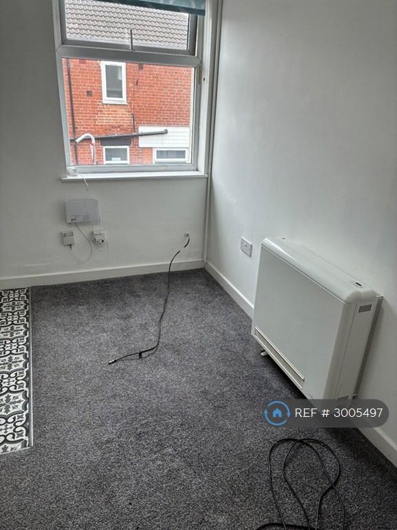 Flat Lower Oxford Street in Wakefield