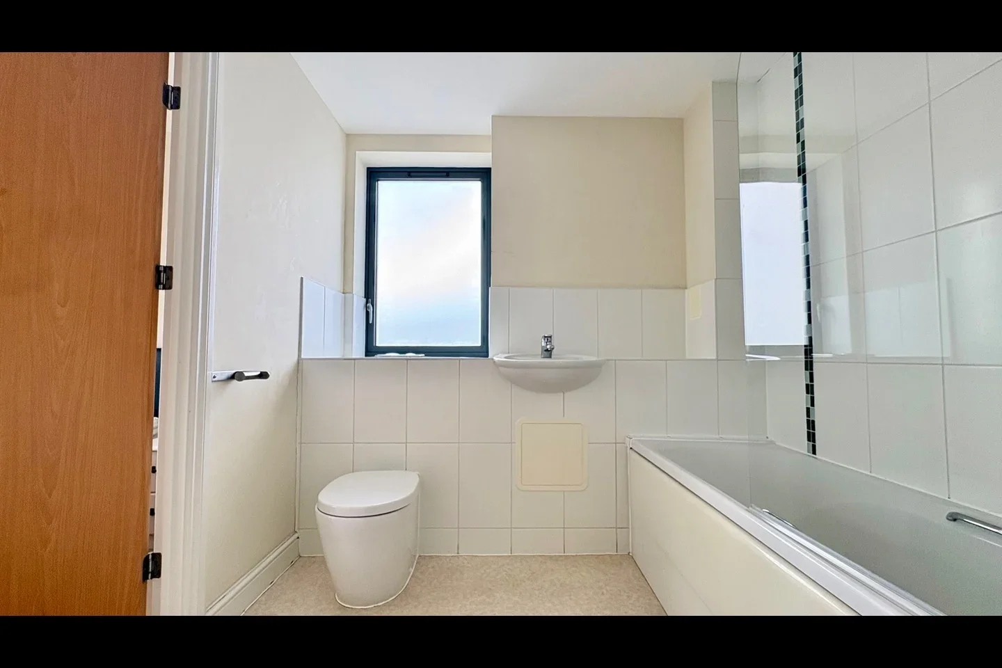 Flat Joslin Avenue in Greater London
