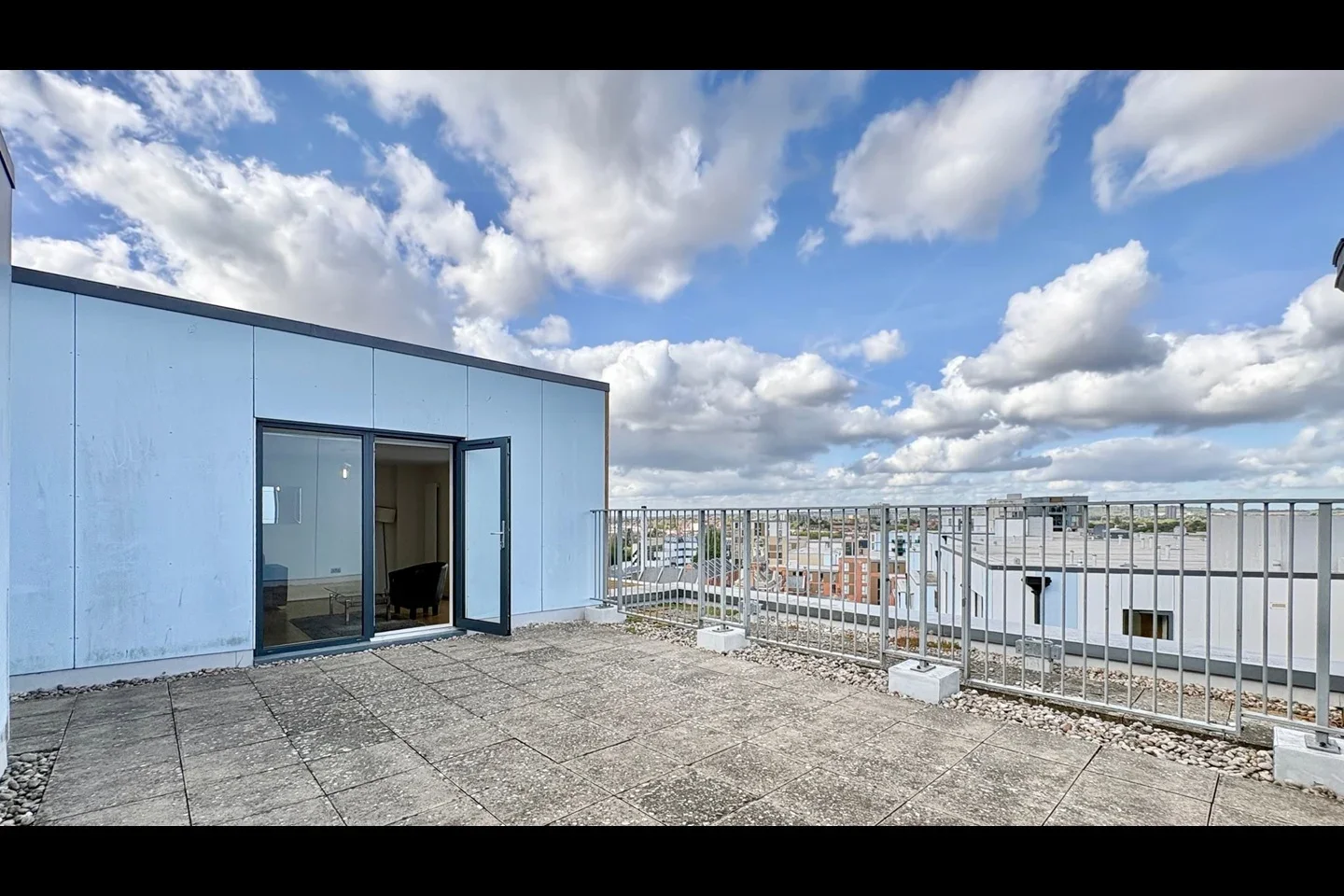 Flat Joslin Avenue in Greater London