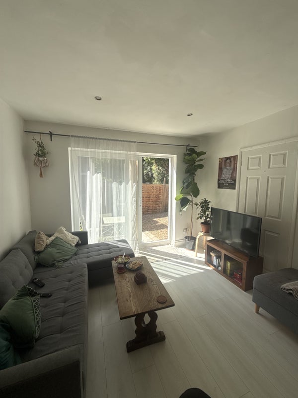 Room Dartle Court in Greater London