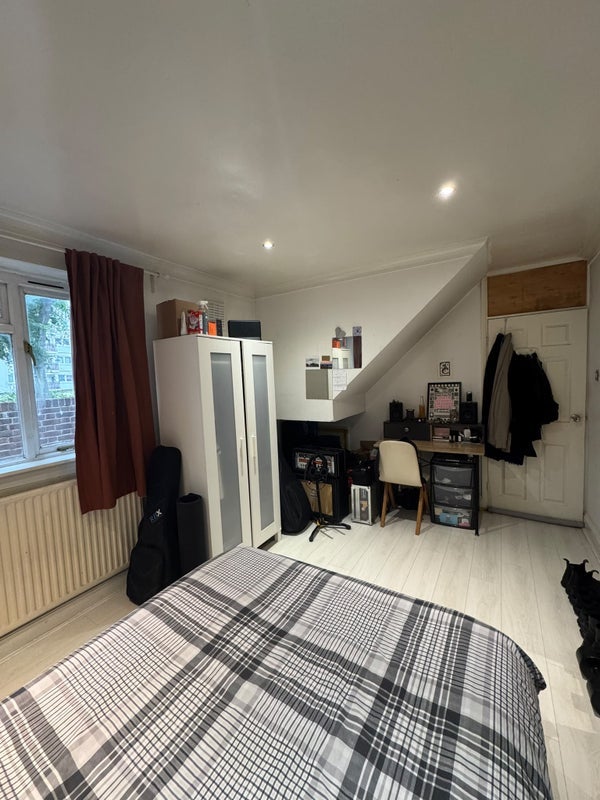 Room Dartle Court in Greater London