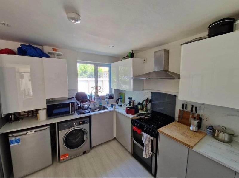 Room Dartle Court in Greater London