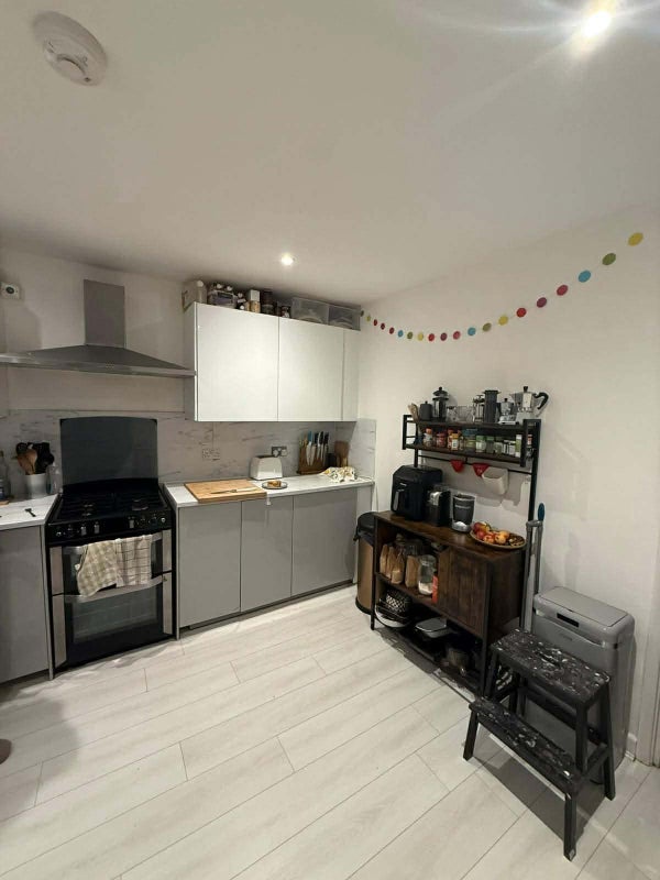 Room Dartle Court in Greater London