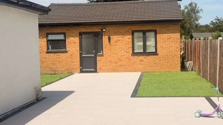 Flat Manor Road in Greater London