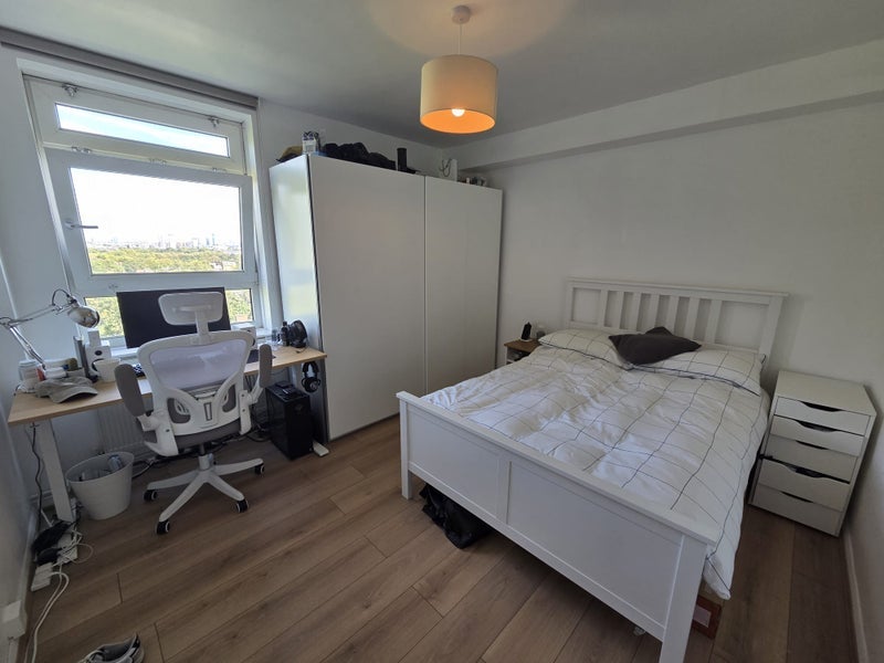 Room Askill Drive in Greater London