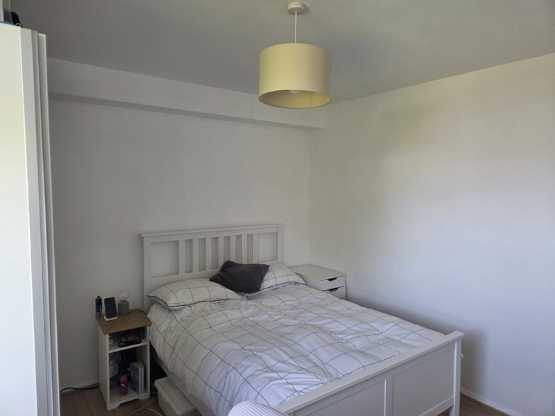 Room Askill Drive in Greater London